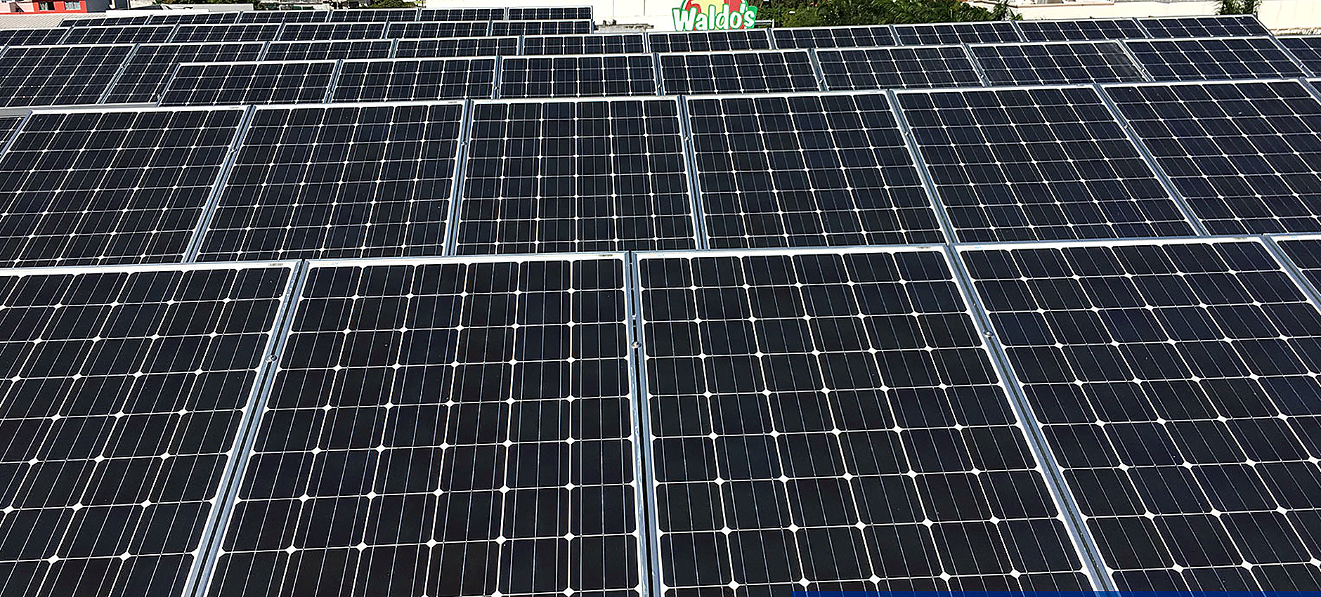 Paneles solares en operacion comercial